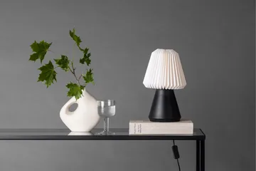 Fjällen Bordslampa - Svart - Products - Belysning - Lampor & belysning inomhus - Sovrumslampa - Sänglampa - Sängbordslampa