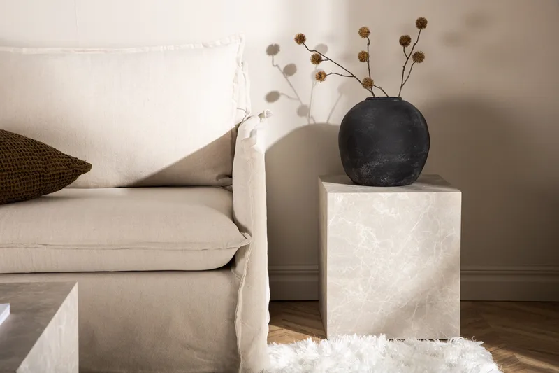 York High Travertin Sidobord 40x40x45 cm - Beige - Products - Möbler - Bord & matgrupp - Avlastningsbord & sidobord - Brickbord & småbord