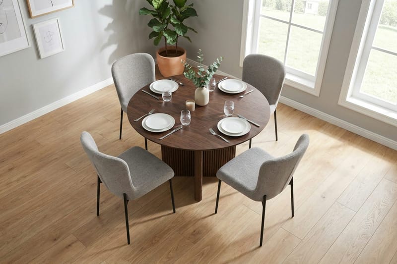 Edda Matgrupp runt 110 cm Valnöt med 4 Elsie Matstolar - Valnöt/Ljusgrå - Products - Möbler - Bord & matgrupp - Matgrupp