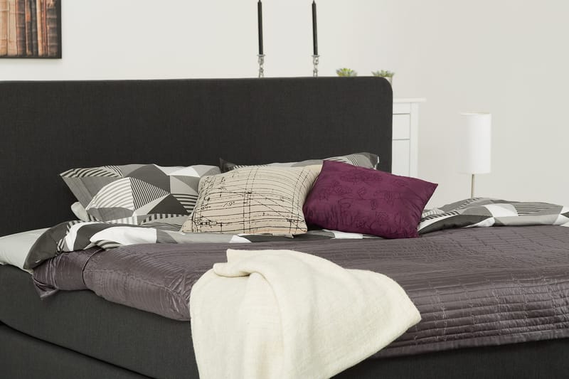 Dolly Kontinentalsäng 210x210 cm - Products - Möbler - Säng - Kontinentalsäng