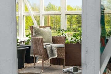 Malina Karmstol Utomhus - Brun - Products - Utemöbler & utemiljö - Balkong & altan - Balkongmöbler - Balkongstol