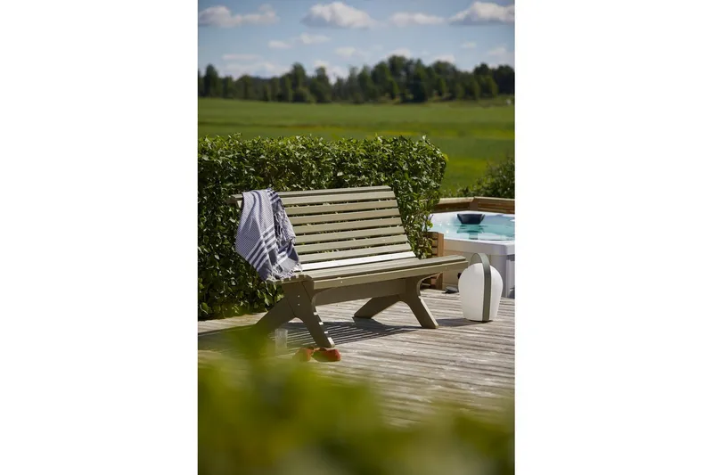 Utesoffa Hillerstorp Lund Antikgrön - Antikgrön - Products - Utemöbler & utemiljö - Utesoffa - Trädgårdssoffa