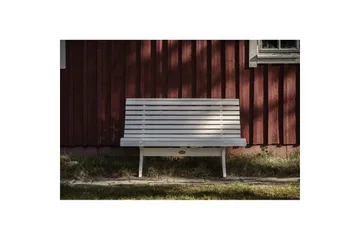 Utesoffa Hillerstorp Lund Vit - Vit - Products - Utemöbler & utemiljö - Utesoffa - Trädgårdssoffa