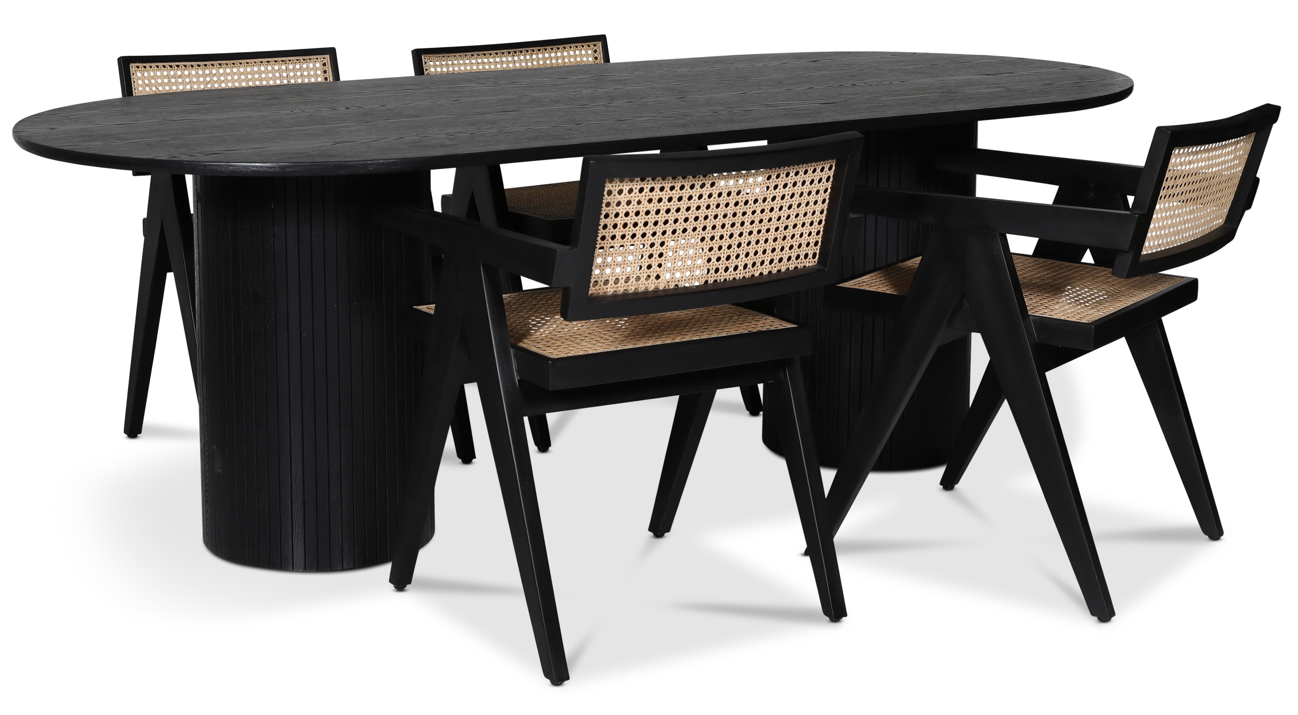 spisegruppe i Nordansj�en; ovalt spisebord, svartbeiset eik + 4 stk Str�msberg lenestoler svart / rotting
