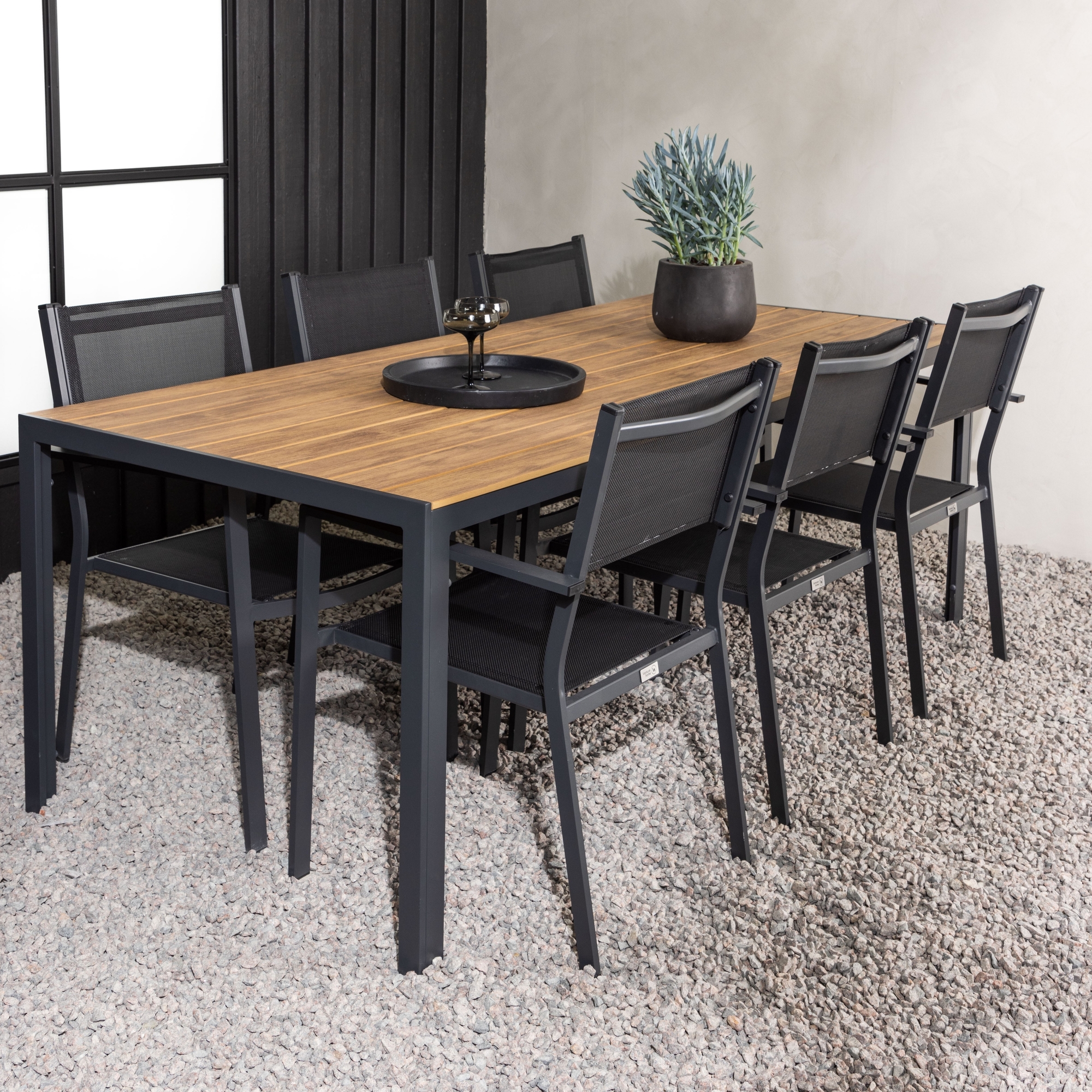 Matvaregruppen i Chania; 6 stoler med bord 205 x 90 cm - Svart/natur