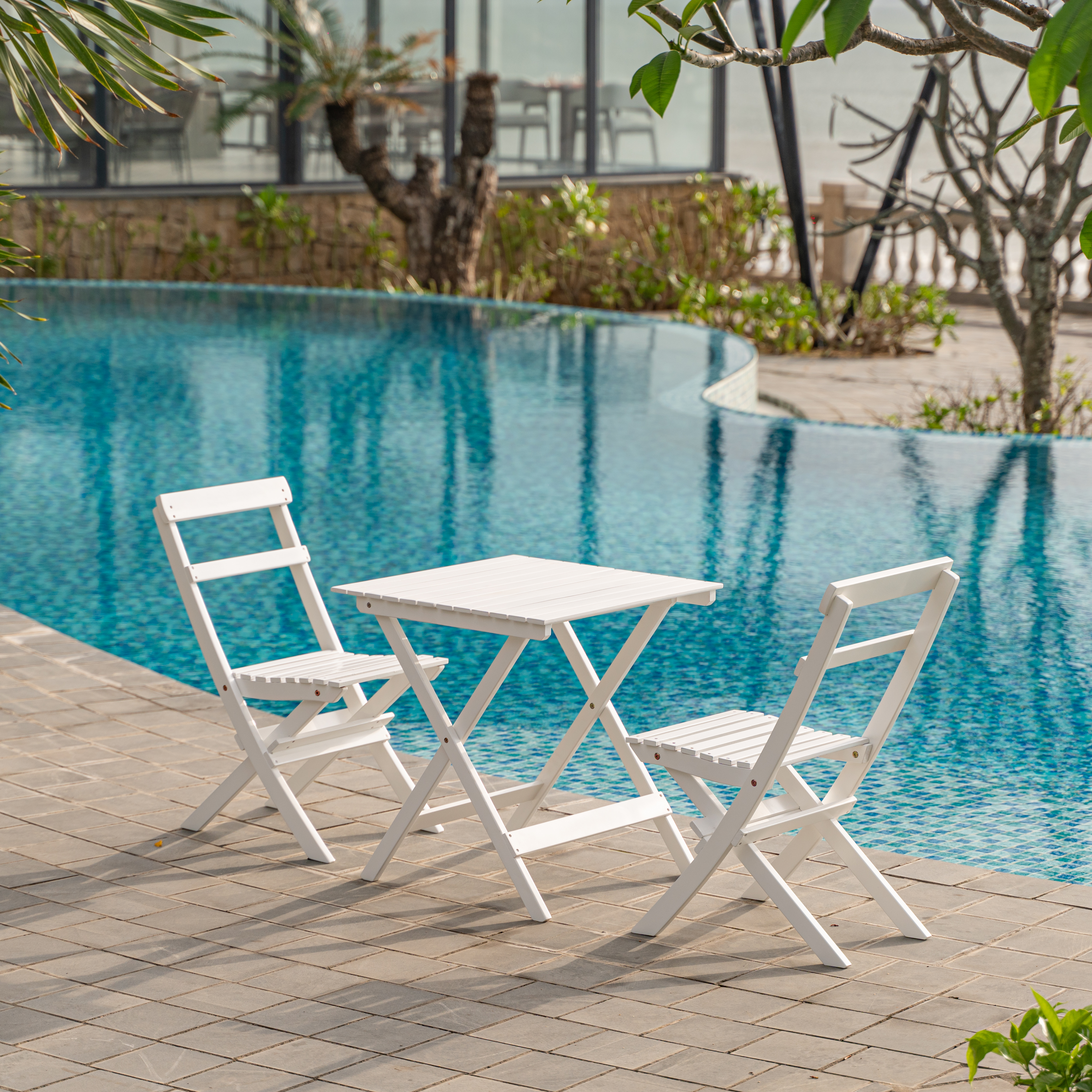 Knohult utegruppe; 2 stoler og bord