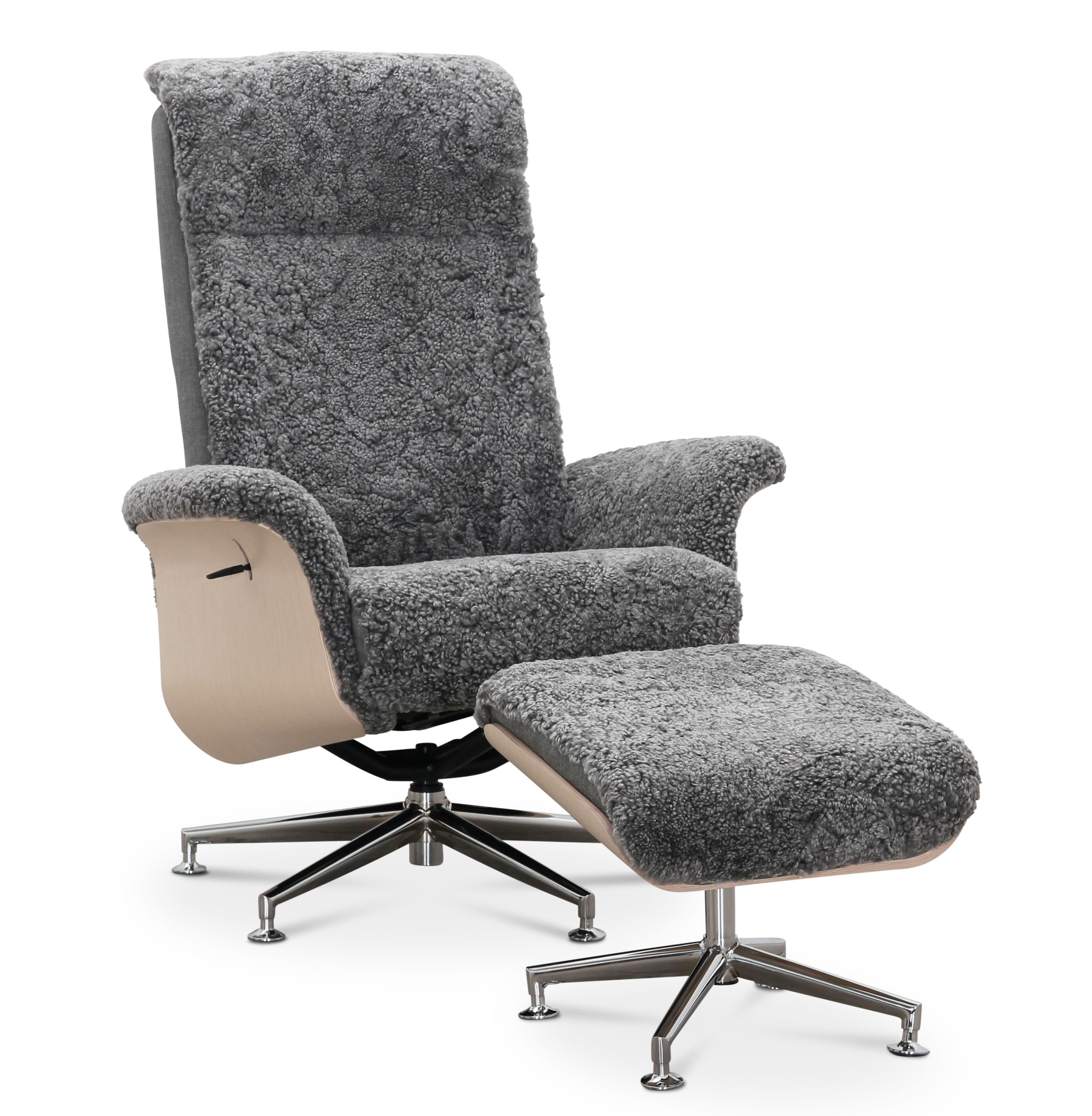 Ulla lenestol med fotskammel i saueskinn - Gr� / whitewash / Krom