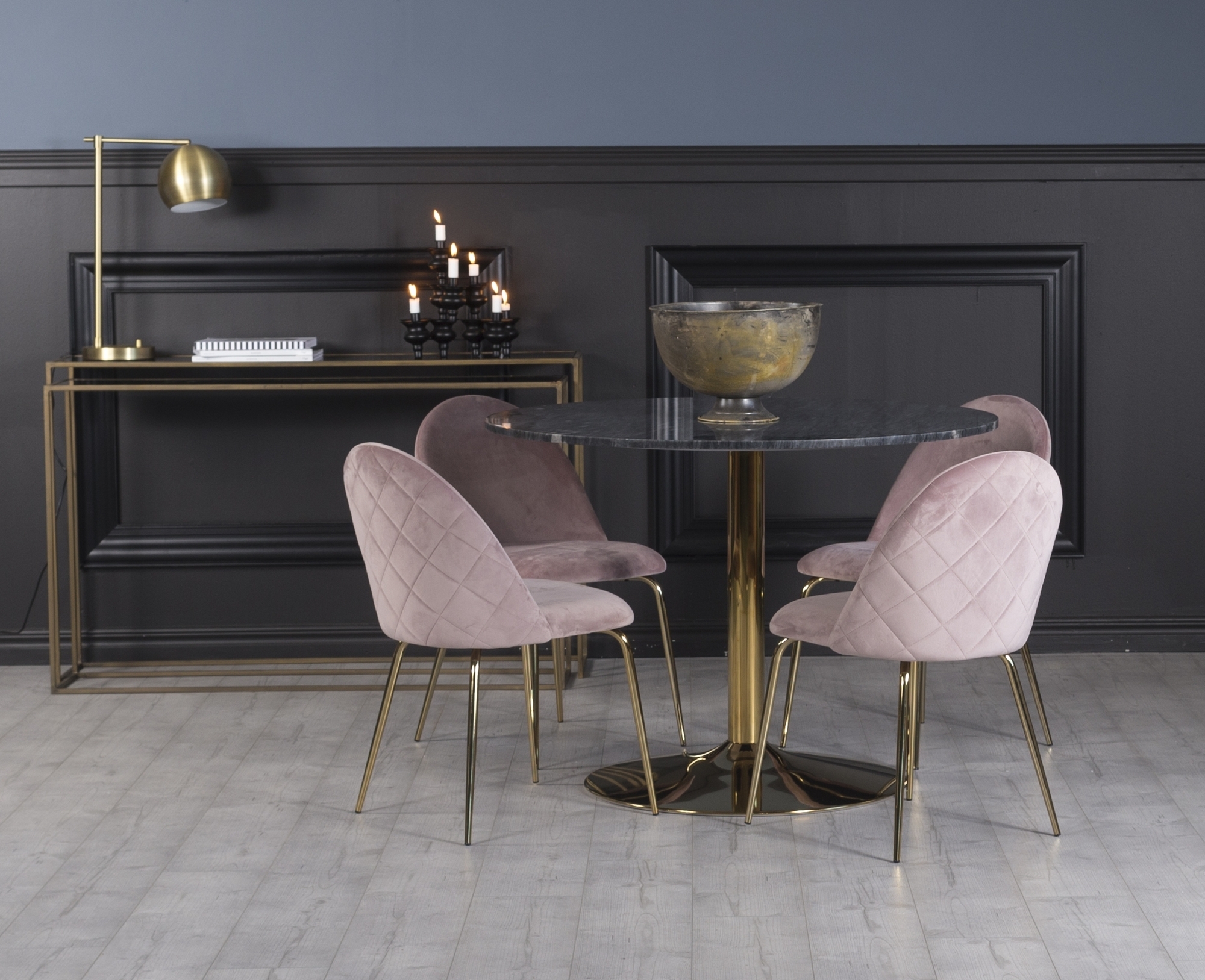 Plaza spisegruppe, marmorbord med 4 st Plaza fl�yelstoler - Rosa/Gr�/Messing