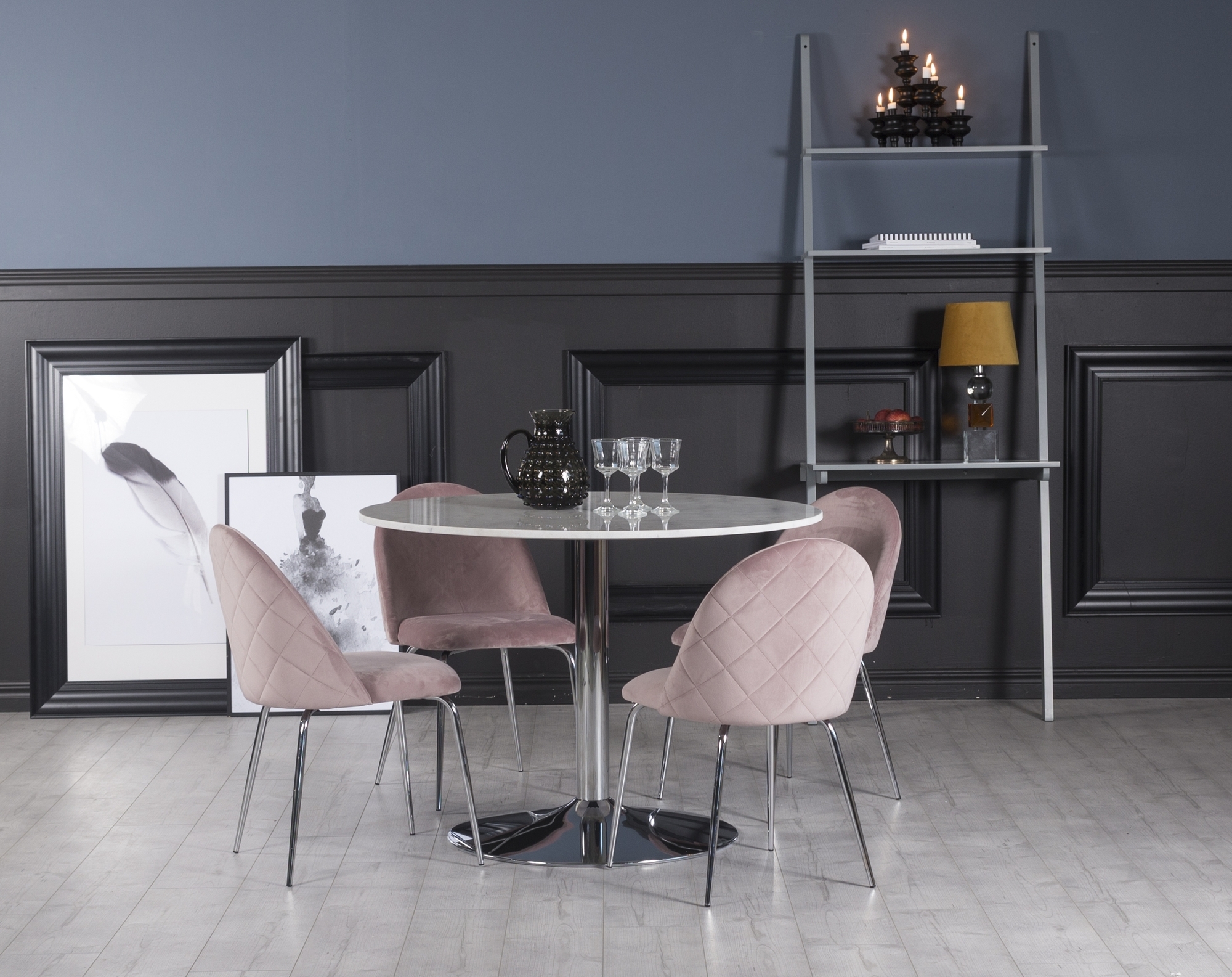 Plaza spisegruppe, marmorbord med 4 st Plaza fl�yelstoler - Rosa/Hvit/Krom