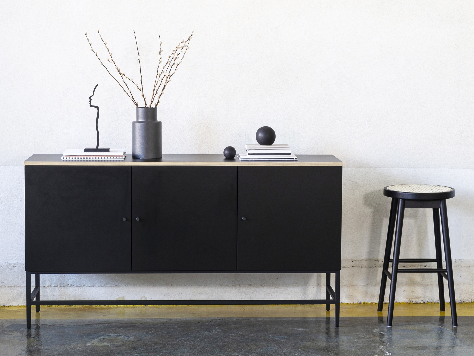 Edge 3.0 skjenk - Svart h�ytrykkslaminat (HPL)