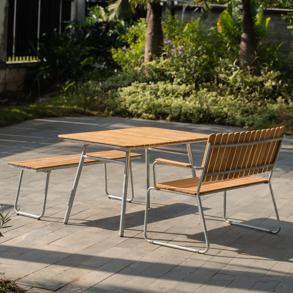Möllan utegruppe i teak: sofa + benk og spisebord 120x80 cm - Spisegrupper hage, Hagegrupper, Hagemøbler