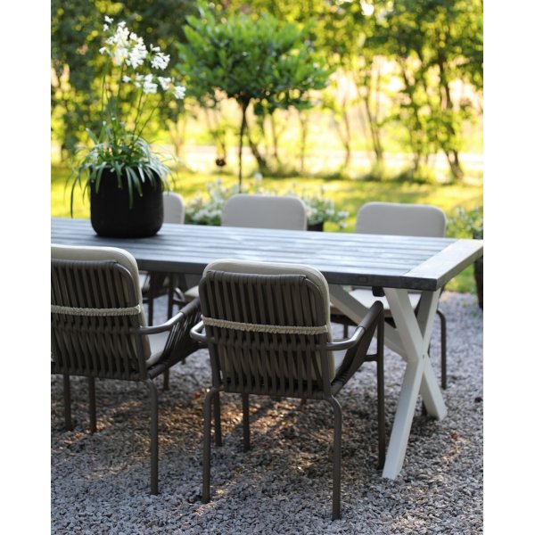 Oxford utendørs spisegruppe: grått/hvitt bord 220 cm, inkludert 6 stk. Lincoln stablebare karmstoler grå/beige Oxford utendørs spisegruppe: grått/hvitt bord 220 cm, inkludert 6 stk. Lincoln stablebare karmstoler grå/beige