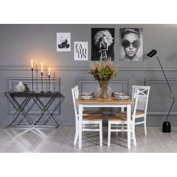 Fårö spisegruppe 140 cm inkludert 4 stk Fårö stoler med kryss - Eik/hvit Fårö spisegruppe 140 cm inkludert 4 stk Fårö stoler med kryss - Eik/hvit