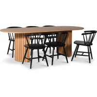 PiPi spisegruppe 230 cm inkl. 6 stk. Fårö svarte karmstoler - Oljet eik PiPi spisegruppe 230 cm inkl. 6 stk. Fårö svarte karmstoler - Oljet eik