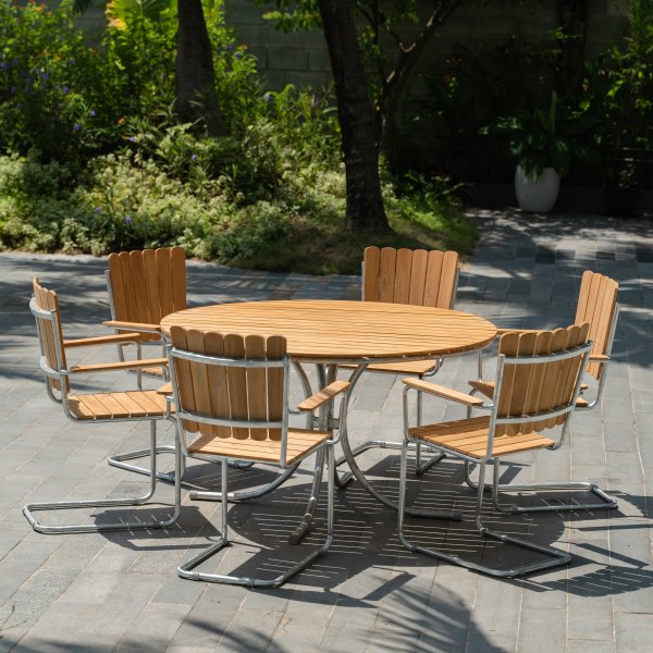 Möllan utegruppe i teak: 6 lenestoler med spisebord Ø130 cm Möllan utegruppe i teak: 6 lenestoler med spisebord Ø130 cm