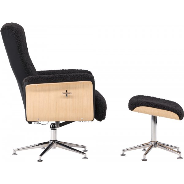 Hagön hvilestol med fotskammel - Svart saueskinnsimitasjon/oljet eik Hagön hvilestol med fotskammel - Svart saueskinnsimitasjon/oljet eik