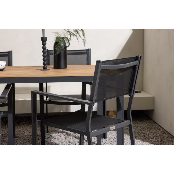 Matvaregruppen i Chania; 6 stoler med bord 205 x 90 cm - Svart/natur Matvaregruppen i Chania; 6 stoler med bord 205 x 90 cm - Svart/natur