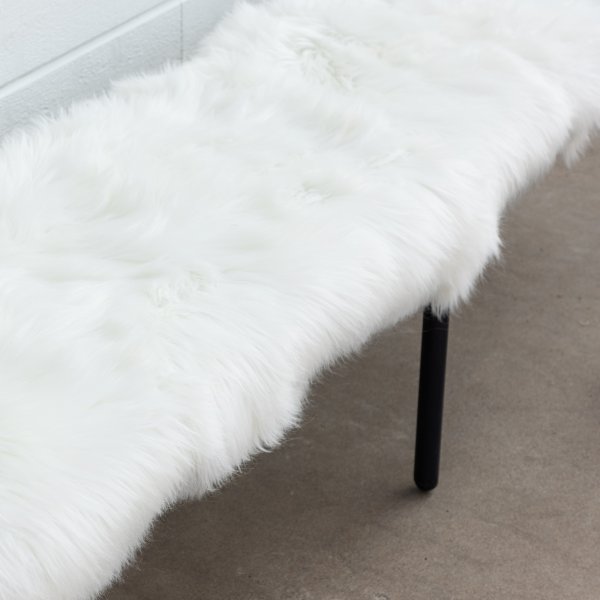 Katy trap 180 x 55 cm - Hvit fuskepels Katy trap 180 x 55 cm - Hvit fuskepels