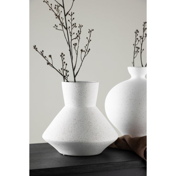 Rellis vase 22 x 20 cm - Sort/Hvit Rellis vase 22 x 20 cm - Sort/Hvit