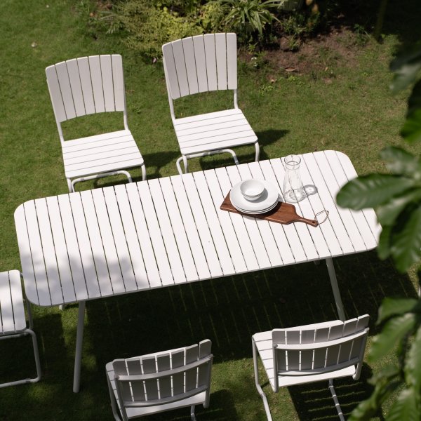 Holmsund matvaregruppe; bord 180x80 cm med 6 stoler - hvitt Holmsund matvaregruppe; bord 180x80 cm med 6 stoler - hvitt