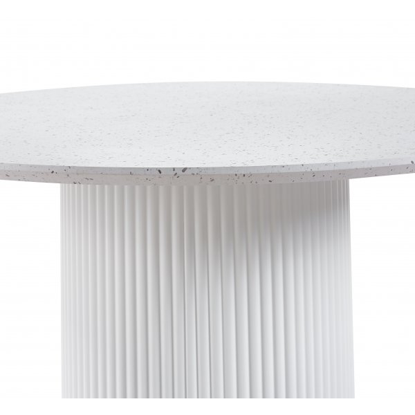 Spisegruppe Sandö spisebord Ø120 cm i hvit terrazzo med 4 Inez spisestoler i svart kunstskinn Spisegruppe Sandö spisebord Ø120 cm i hvit terrazzo med 4 Inez spisestoler i svart kunstskinn