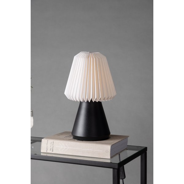 Fjällen bordlampe - Sort/Hvit Fjällen bordlampe - Sort/Hvit