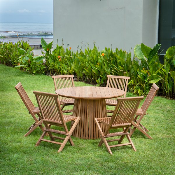Salt utegruppe i teak: rundt teakbord med 6 teakstoler
