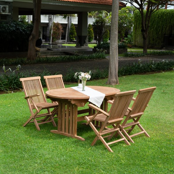 Salt� friluftsgruppe; spisebord med 4 lenestoler