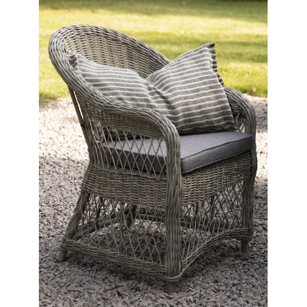 Utegruppe Marbella: Scottsdale rundt grå/hvitt spisebord Ø112 cm inkludert 4 Marbella lenestoler i grå syntetisk rotting Utegruppe Marbella: Scottsdale rundt grå/hvitt spisebord Ø112 cm inkludert 4 Marbella lenestoler i grå syntetisk rotting