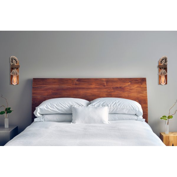 Vegglampe med tau og tre