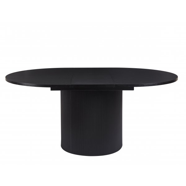 Astrid uttrekkbart spisebord Ø140-180 cm i svartbeiset eik med 4 Brandon lenestoler i svart med tausete Astrid uttrekkbart spisebord Ø140-180 cm i svartbeiset eik med 4 Brandon lenestoler i svart med tausete