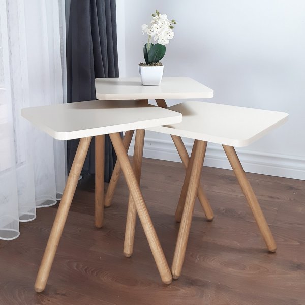 Trippelsett bord 34 x 34 cm - Krem Trippelsett bord 34 x 34 cm - Krem