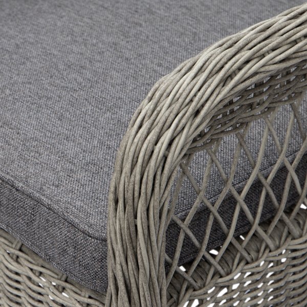 Utendørs lenestol i grå syntetisk rotting med pute Utendørs lenestol i grå syntetisk rotting med pute