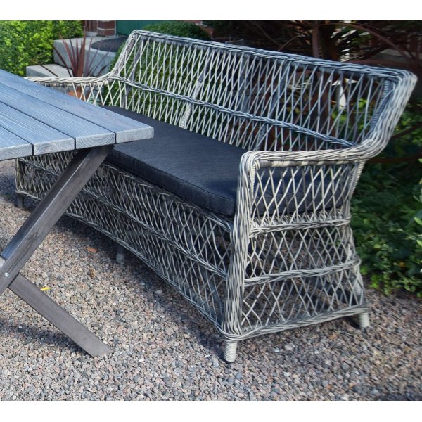 Spisegruppe Provence: Sofa, 2 stk. lenestoler og et scottsdale spisebord - Sement Spisegruppe Provence: Sofa, 2 stk. lenestoler og et scottsdale spisebord - Sement