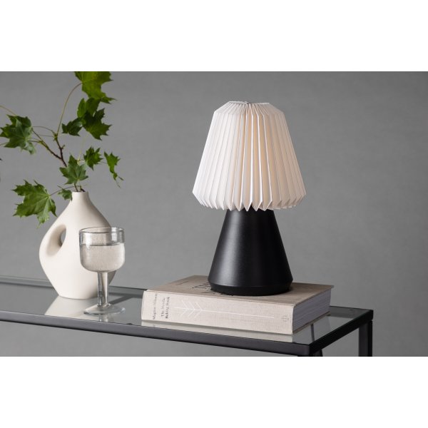 Fjällen bordlampe - Sort/Hvit Fjällen bordlampe - Sort/Hvit