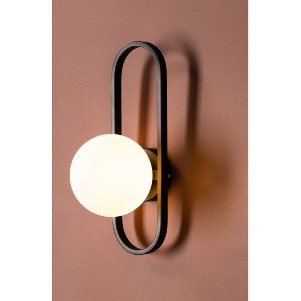 Alpes vegglampe - Sort/hvit Alpes vegglampe - Sort/hvit