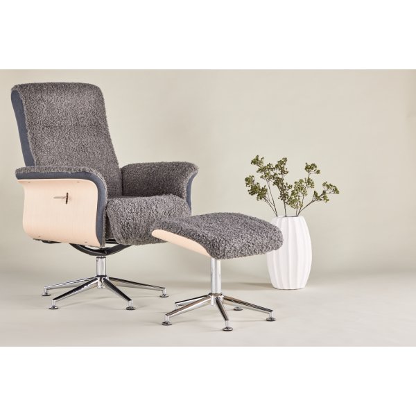 Lenestol med fotskammel - Grå saueskinnsimitasjon/hvitkalket eik Lenestol med fotskammel - Grå saueskinnsimitasjon/hvitkalket eik