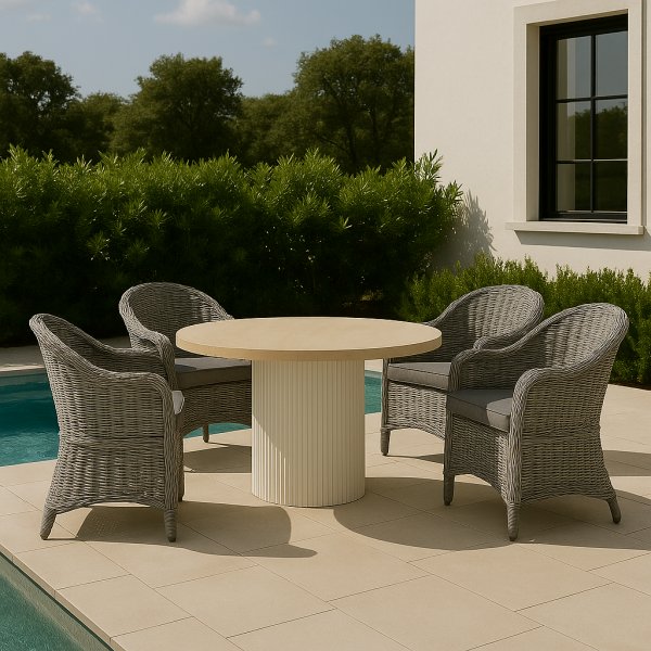 Merca spisegruppe: Rundt bord + 4 gr Mercury lenestoler i gr syntetisk rotting