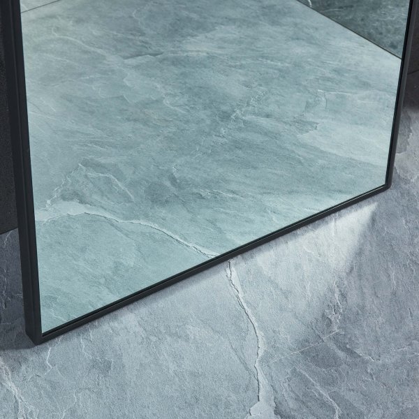 Helfigursspeil 70 × 185 cm Buet - Svart ramme Helfigursspeil 70 × 185 cm Buet - Svart ramme