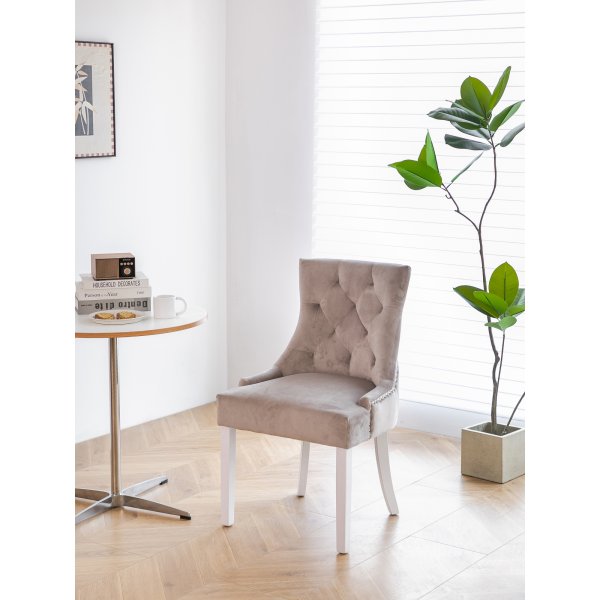 Tuva spisestol i beige fløyel + Flekkfjerner for møbler Tuva spisestol i beige fløyel + Flekkfjerner for møbler