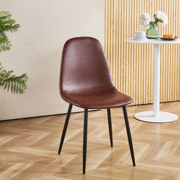 Stol i brunt PU med svarte ben - Bjurtr�sk