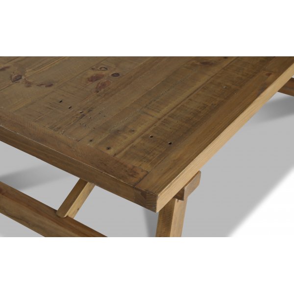 Hytte spisebord i resirkulert tre