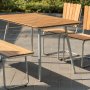Mllan utegruppe i teak: 2 stoler med benk og spisebord 120x80 cm