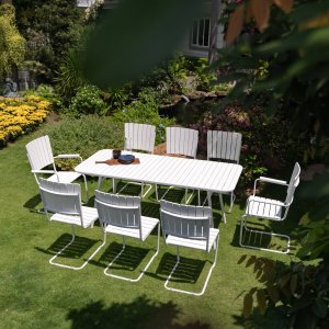 Holmsund matvaregruppe; bord 180x80 cm med 8 stoler (2 lenestoler + 6 stoler) Holmsund matvaregruppe; bord 180x80 cm med 8 stoler (2 lenestoler + 6 stoler)