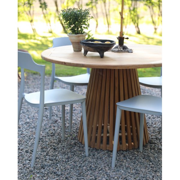 Spisegruppe Salt teak: Teakbord rundt 120 cm inkludert 4 stk. Abbe stoler