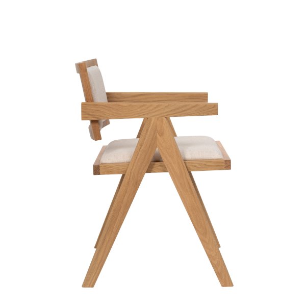 Osaka uttrekkbart spisebord 120-200 cm i eik med 4 Sara lenestoler i eik og lin Osaka uttrekkbart spisebord 120-200 cm i eik med 4 Sara lenestoler i eik og lin