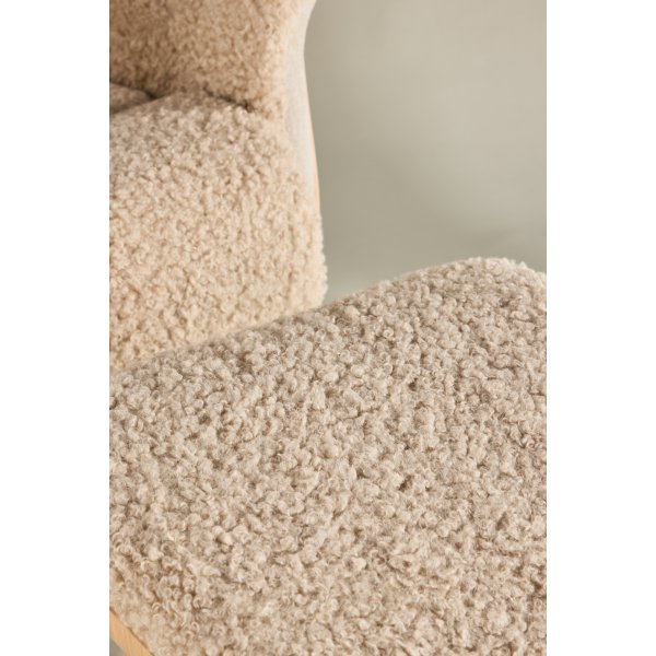 Lenestol med fotskammel - Beige saueskinnsimitasjon/oljet eik + Tekstilpleie for møbler Lenestol med fotskammel - Beige saueskinnsimitasjon/oljet eik + Tekstilpleie for møbler