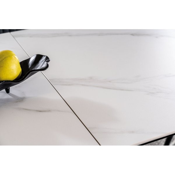 Westin spisebord, 120-160 cm - Hvit/svart Westin spisebord, 120-160 cm - Hvit/svart