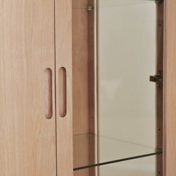 Olivia glassskap - Hvitpigmentert eik Olivia glassskap - Hvitpigmentert eik