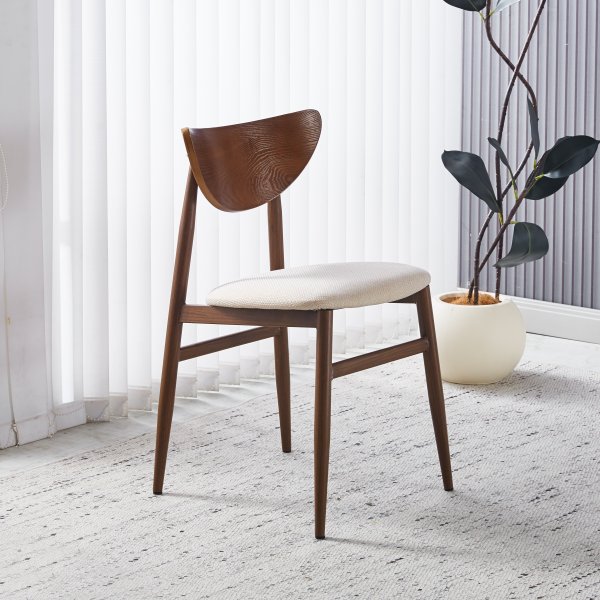 Spisegruppe Crossby bord �120cm i valn�tt med 4 Ludvig spisestoler i valn�tt